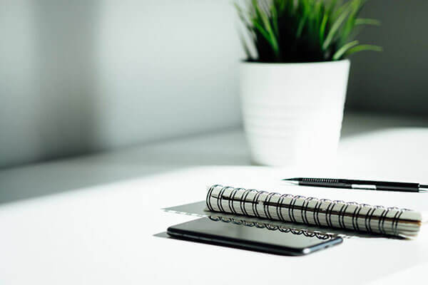 Minimal Study Desk